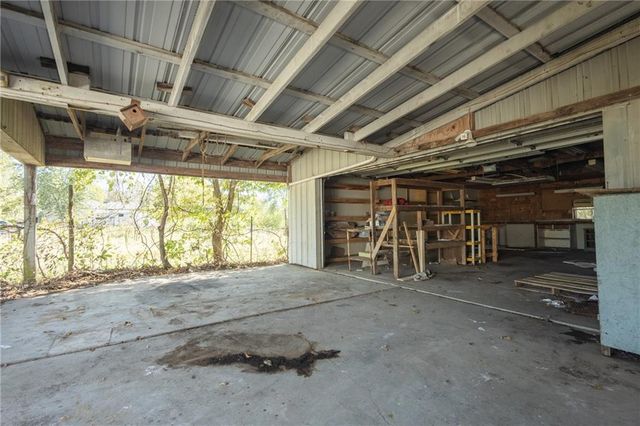 7798 3rd Street, Higginsville, MO 64037