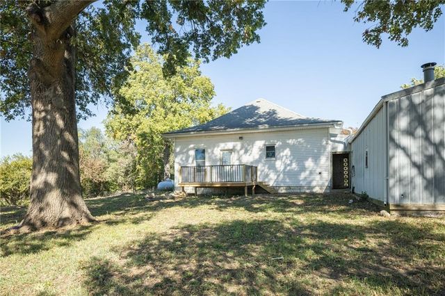 7798 3rd Street, Higginsville, MO 64037