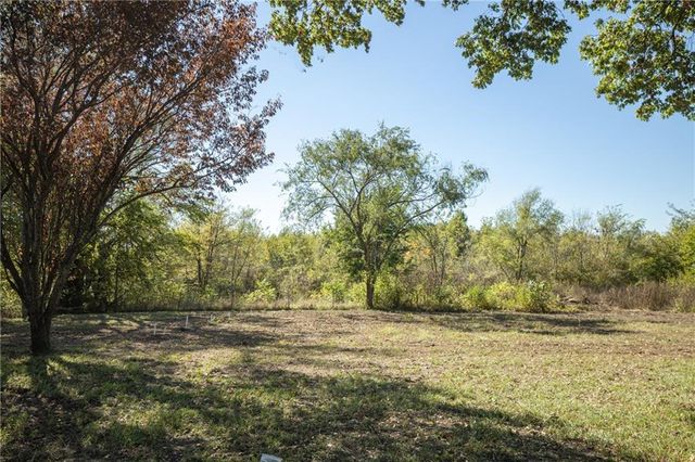 7798 3rd Street, Higginsville, MO 64037