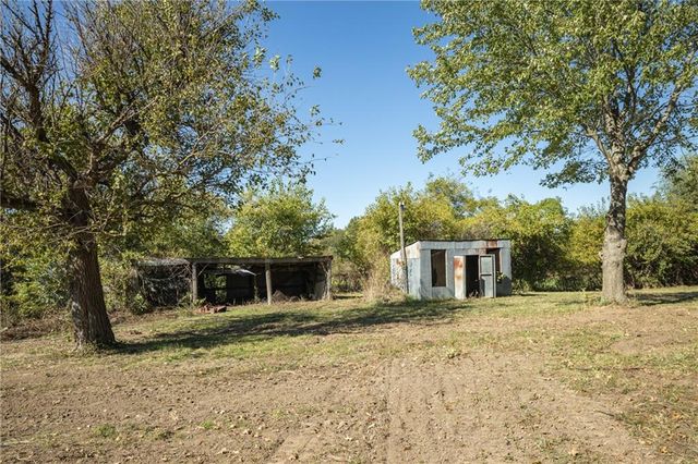 7798 3rd Street, Higginsville, MO 64037