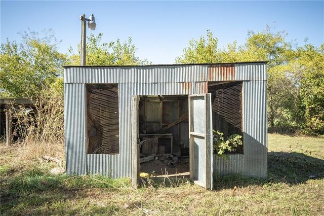 7798 3rd Street, Higginsville, MO 64037