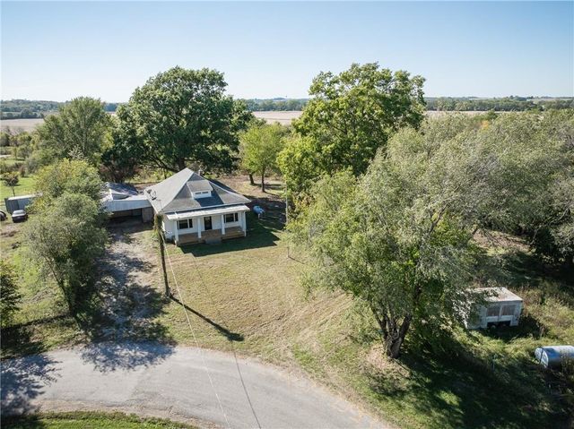 7798 3rd Street, Higginsville, MO 64037