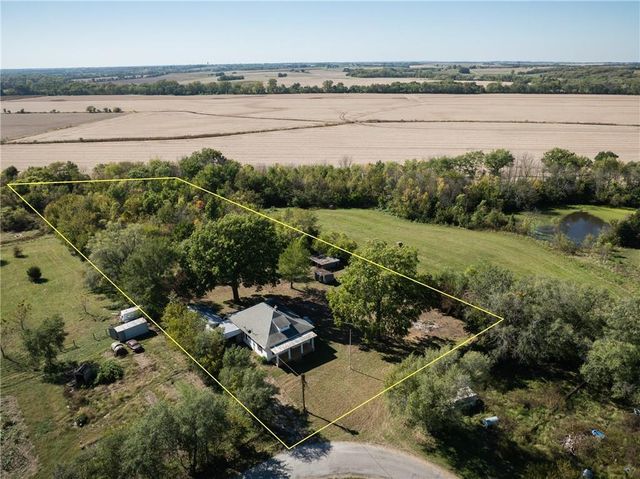 7798 3rd Street, Higginsville, MO 64037