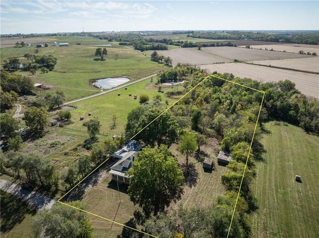 7798 3rd Street, Higginsville, MO 64037