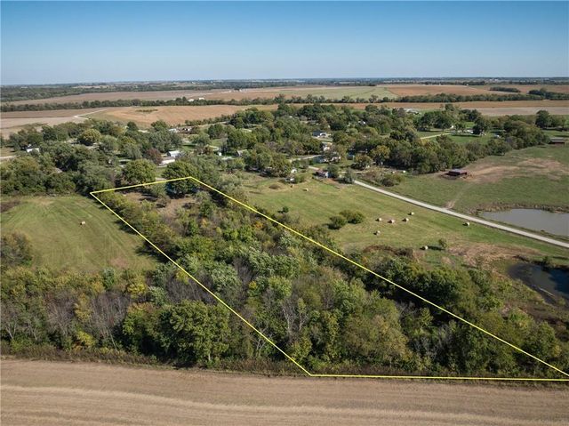 7798 3rd Street, Higginsville, MO 64037