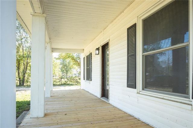 7798 3rd Street, Higginsville, MO 64037