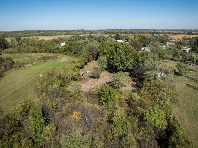 7798 3rd Street, Higginsville, MO 64037