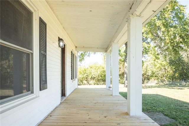 7798 3rd Street, Higginsville, MO 64037