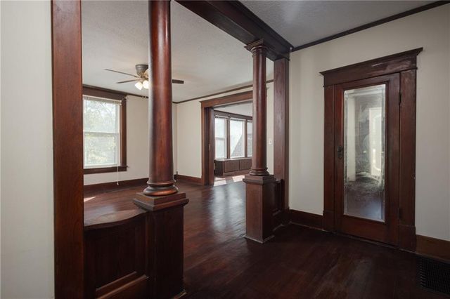 7798 3rd Street, Higginsville, MO 64037