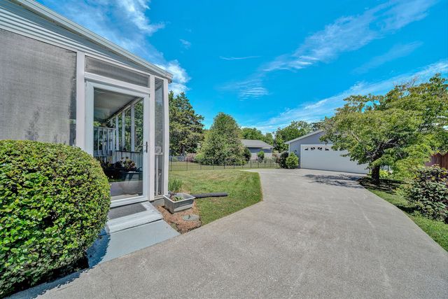 6437 Ridgeview DR, Roanoke, VA 24019