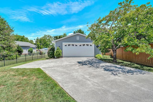 6437 Ridgeview DR, Roanoke, VA 24019