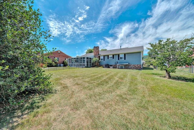 6437 Ridgeview DR, Roanoke, VA 24019