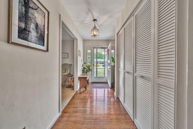 6437 Ridgeview DR, Roanoke, VA 24019