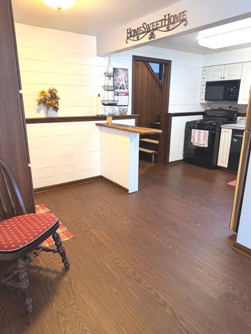 316 Maplewood Lane, Crystal Lake, IL 60014