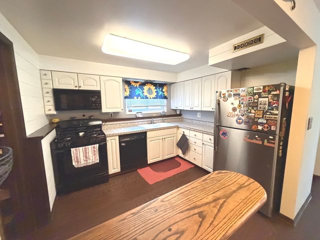 316 Maplewood Lane, Crystal Lake, IL 60014