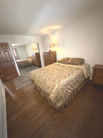 316 Maplewood Lane, Crystal Lake, IL 60014