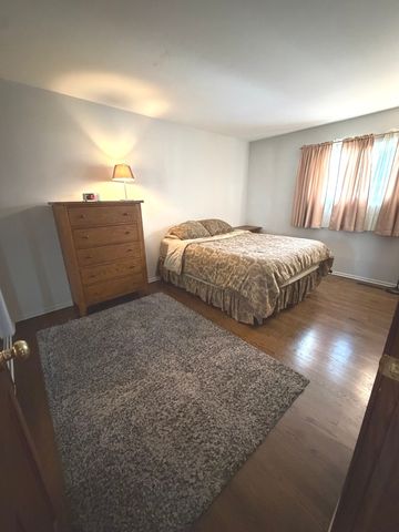 316 Maplewood Lane, Crystal Lake, IL 60014