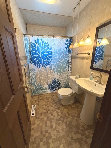 316 Maplewood Lane, Crystal Lake, IL 60014