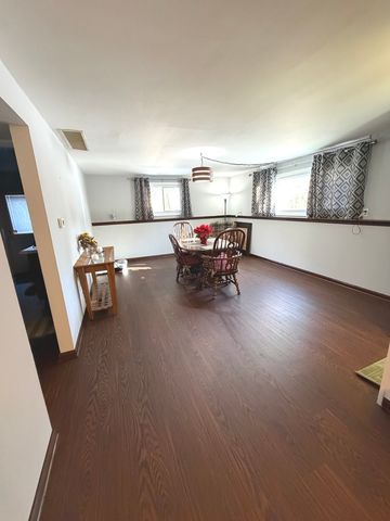 316 Maplewood Lane, Crystal Lake, IL 60014