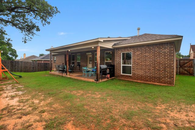 605 Madeline Court, Azle, TX 76020