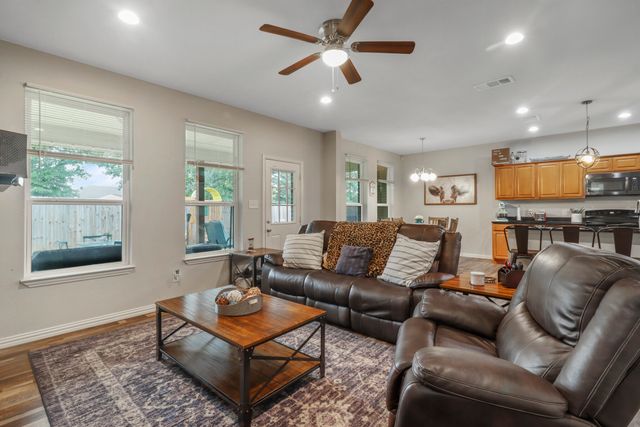 605 Madeline Court, Azle, TX 76020