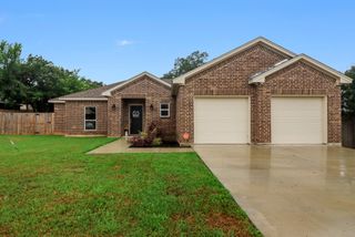 605 Madeline Court, Azle, TX 76020