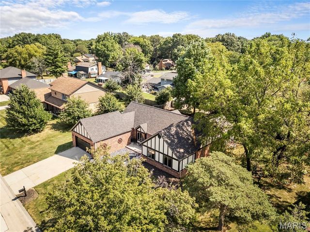 204 Wild Cherry Lane, Swansea, IL 62226
