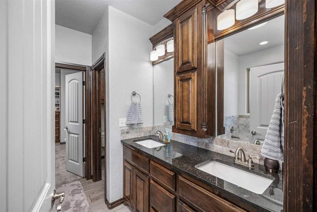 13122 NE Shadow Ridge Dr, Elgin, OK 73538
