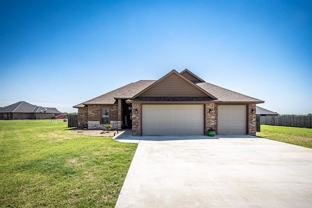 13122 NE Shadow Ridge Dr, Elgin, OK 73538