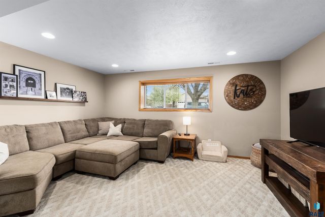 5527 S Wexford Ct Court, Sioux Falls, SD 57106