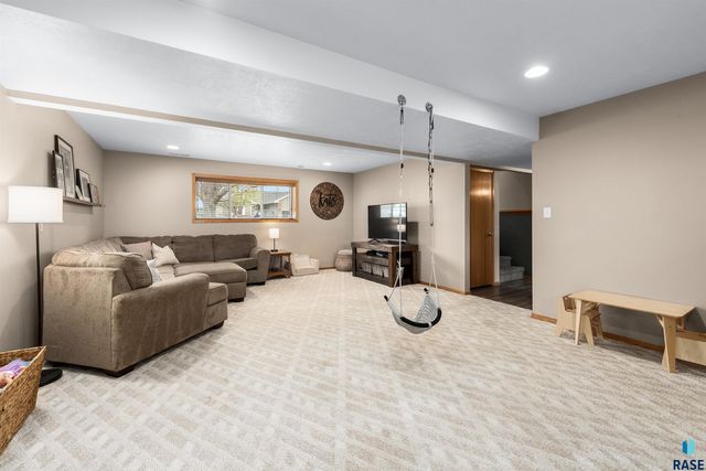 5527 S Wexford Ct Court, Sioux Falls, SD 57106