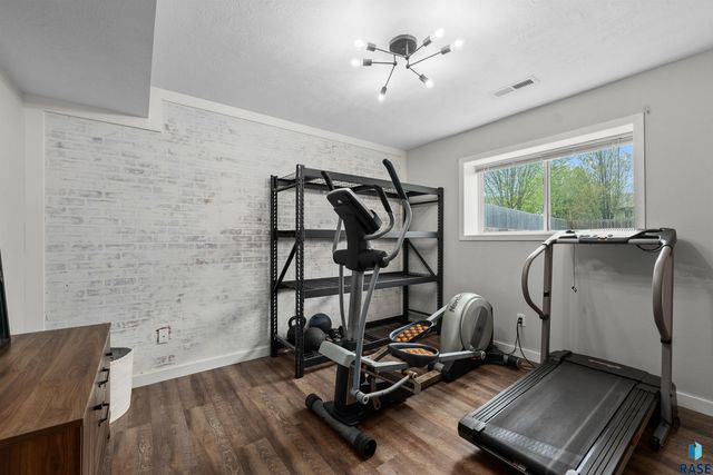 5527 S Wexford Ct Court, Sioux Falls, SD 57106