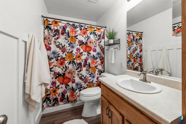 5527 S Wexford Ct Court, Sioux Falls, SD 57106