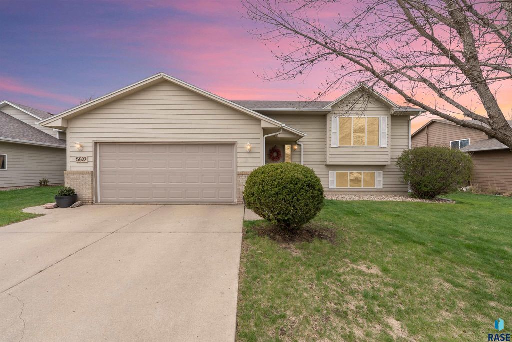 5527 S Wexford Ct Court, Sioux Falls, SD 57106