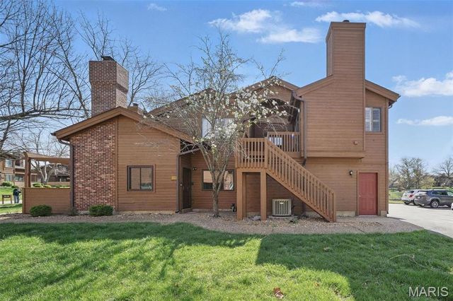 1706 Hemingway Lane E, Weldon Spring, MO 63304