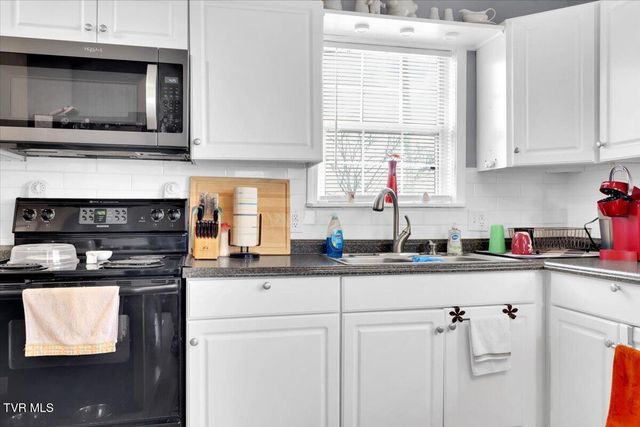 1011 Stonegate Road, Kingsport, TN 37660