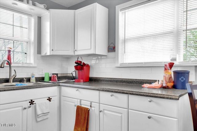1011 Stonegate Road, Kingsport, TN 37660