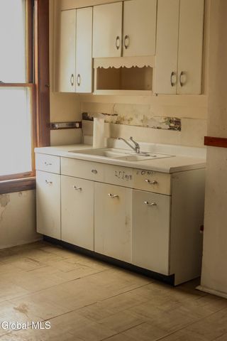 5 Moore Street, Albany, NY 12202