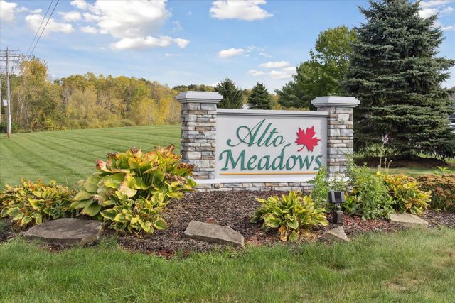 11681 SE Koala Bear Drive, Alto, MI 49302