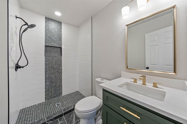 2400 S 26th Street, Waco, TX 76706