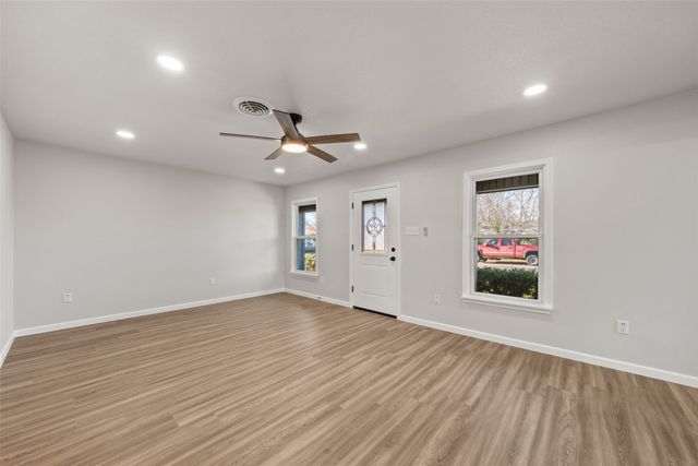 2400 S 26th Street, Waco, TX 76706