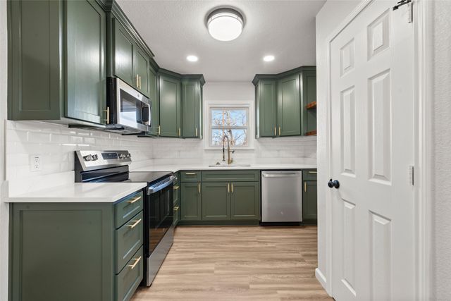 2400 S 26th Street, Waco, TX 76706