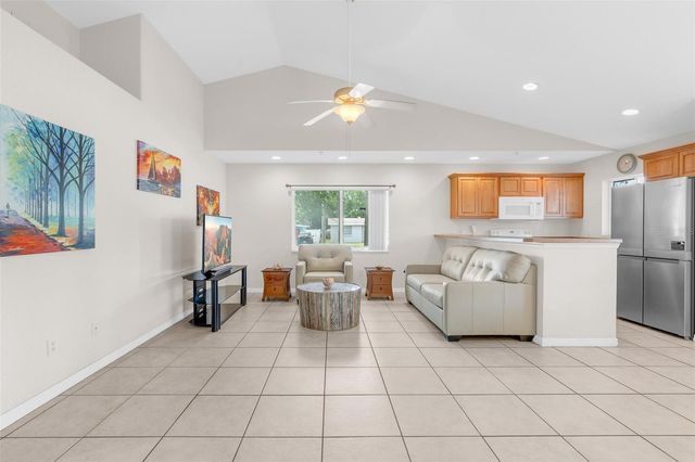 545 WAYNE AVENUE, New Smyrna Beach, FL 32168