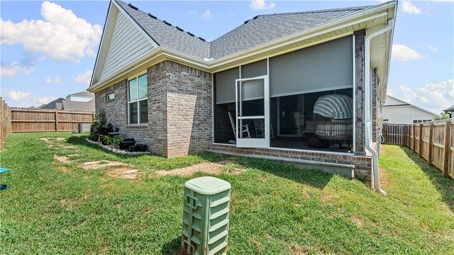 2763 N Chapel Drive, Fayetteville, AR 72704