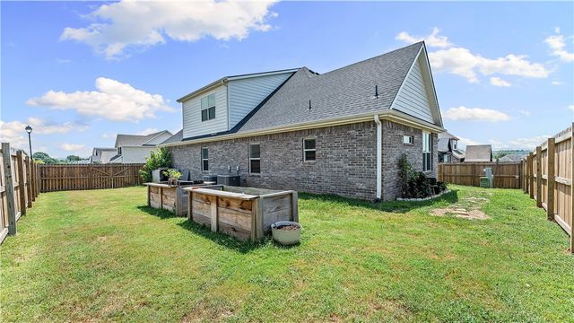 2763 N Chapel Drive, Fayetteville, AR 72704