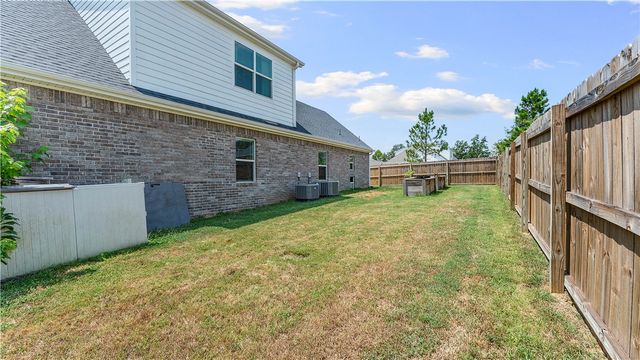 2763 N Chapel Drive, Fayetteville, AR 72704