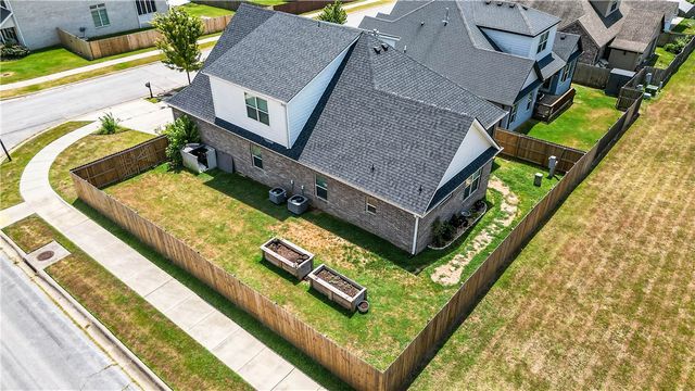 2763 N Chapel Drive, Fayetteville, AR 72704