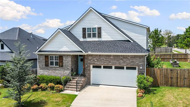 2763 N Chapel Drive, Fayetteville, AR 72704