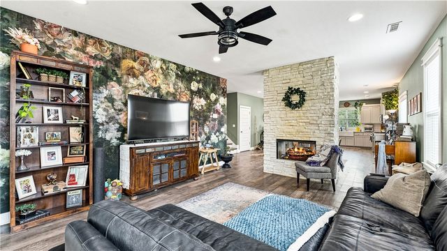 2763 N Chapel Drive, Fayetteville, AR 72704