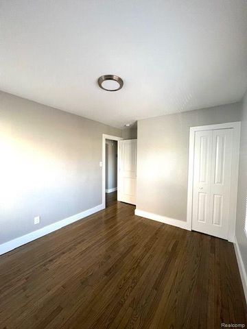 3912 Coolidge Hwy, Royal Oak, MI 48073